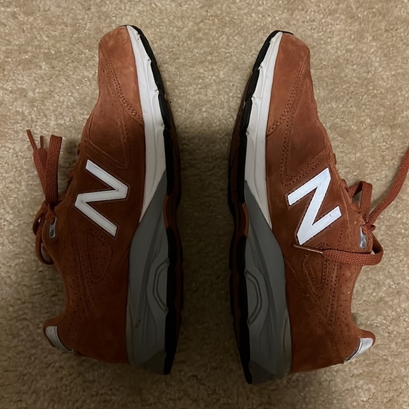 Rust colored New Balance - Picture 4 of 5